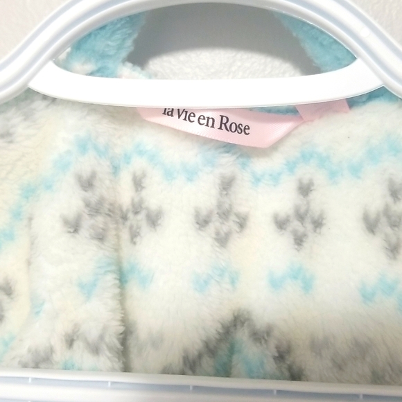 Polar Bear Robe - Picture 3 of 3